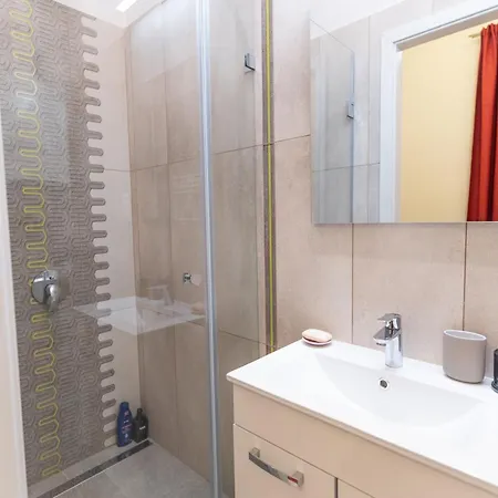 Global Living - Kertesz Haven Hideaway